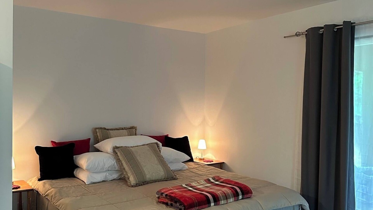 Lake Leelanau Apartment | Studio in Lake Leelanau with outside entrance, king bed, & WiFi