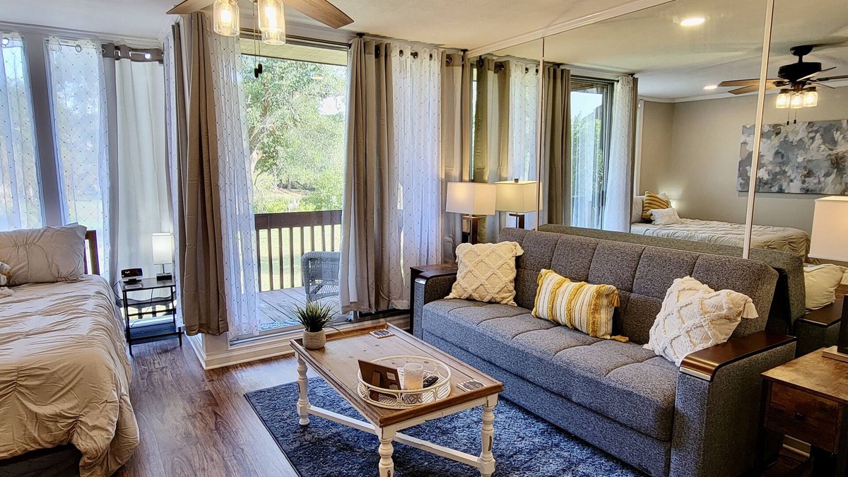 Diamondhead Apartment | Studio in quite lake setting. Perfect for Golf, visit New Orleans or just relax.