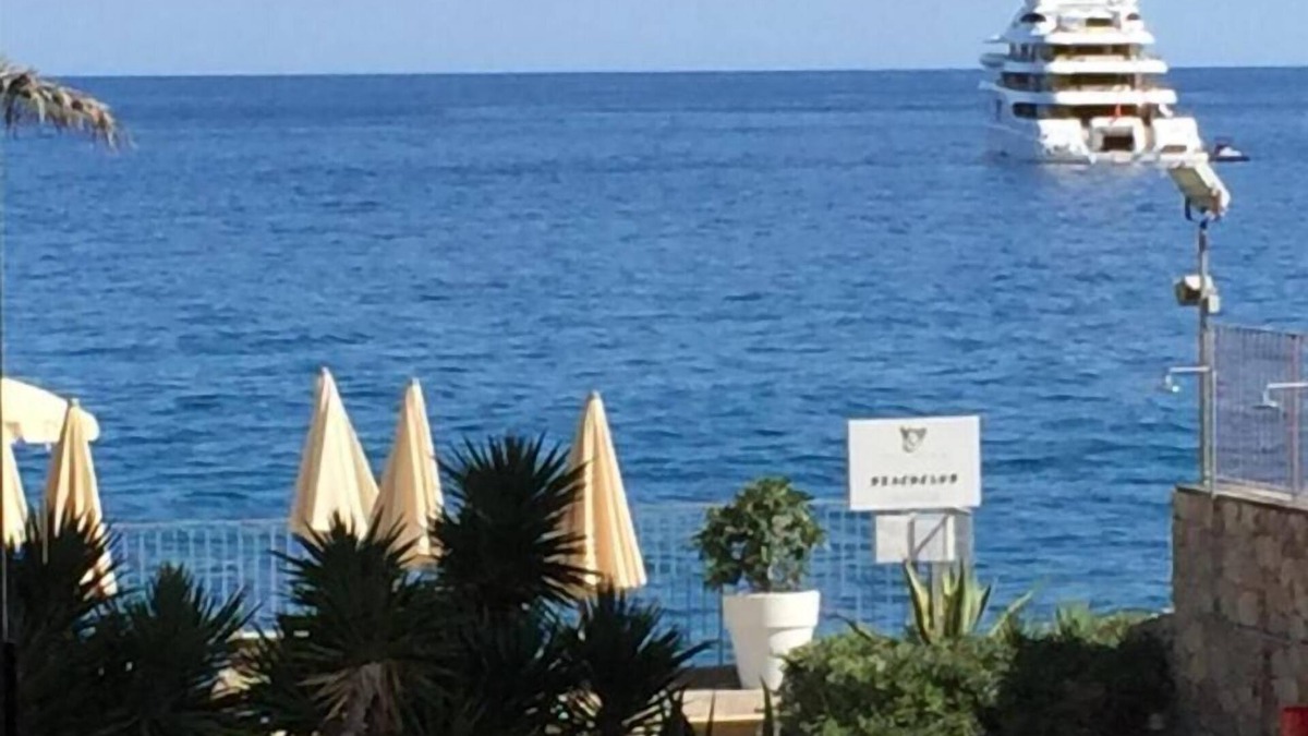 Mazzeo Apartment | Studio in Villa Oasis Residence in Taormina