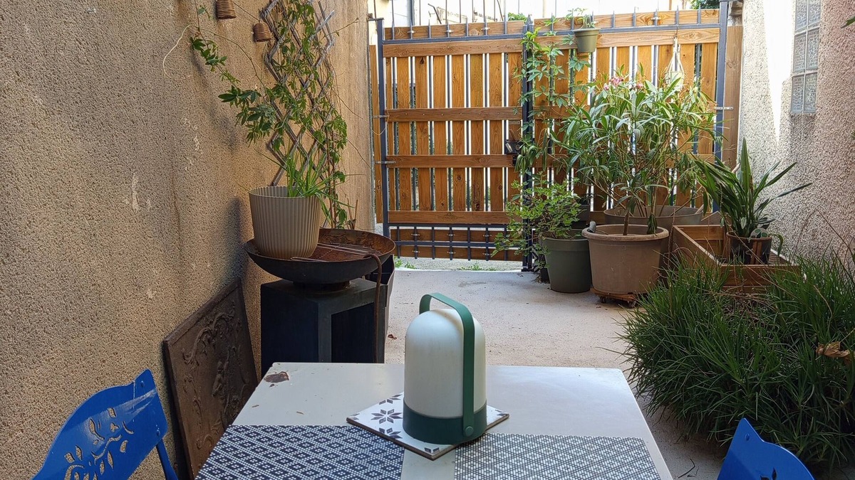 Marguerittes Apartment | Studio in village house with small courtyard