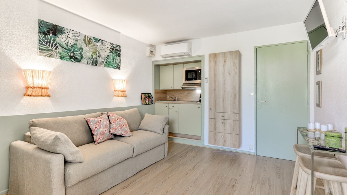 Saint-Pierre-la-Mer Apartment | Studio le Neptune - Appt à 100m de la plage