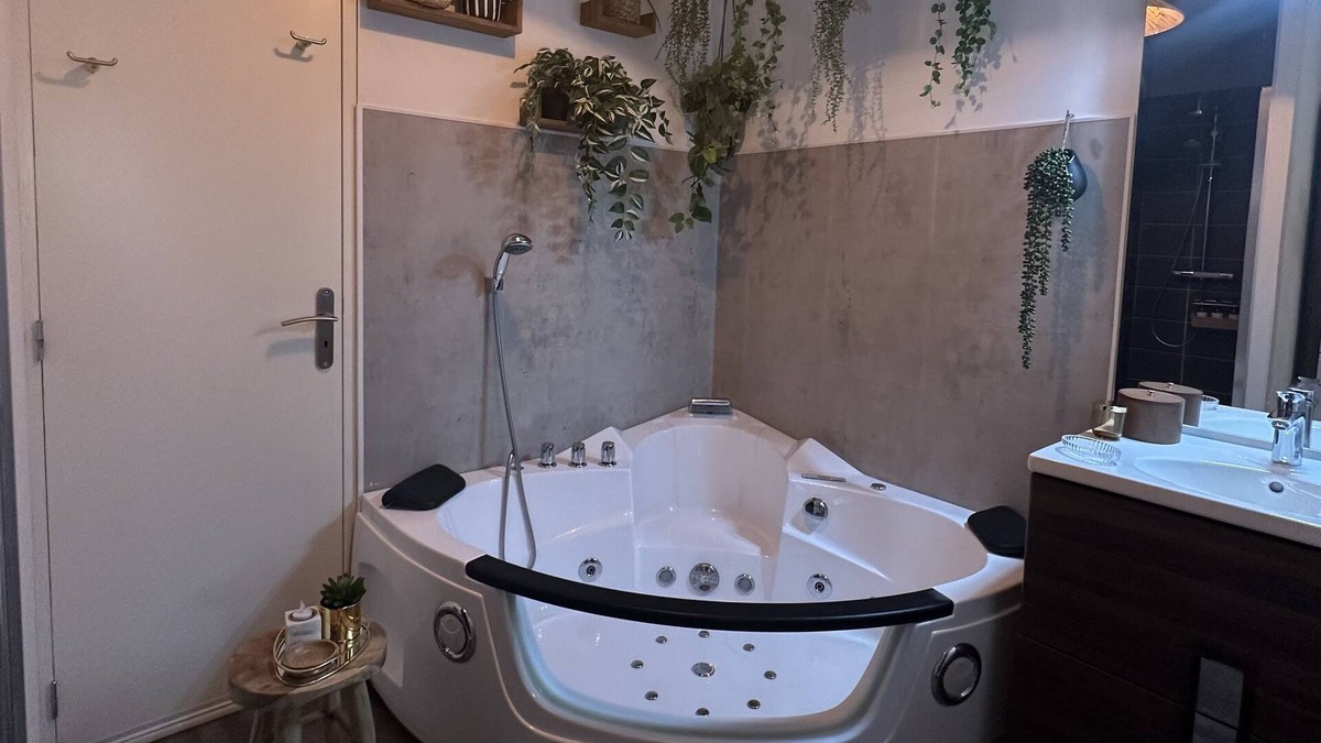 Gaillac Apartment | Studio « Linstant Présent » Balnéothérapie