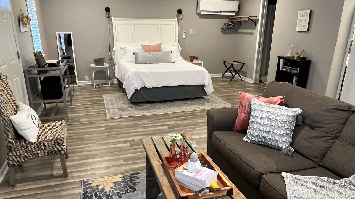 Pendleton House | Studio M easily walk to downtown Pendleton minutes from Noblesville and Fishers