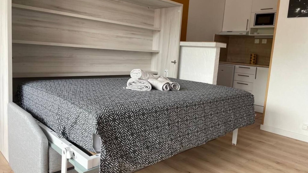 Neudorf Ouest Apartment | Studio Meublé Avec Balcon et Parking Schluthfeld