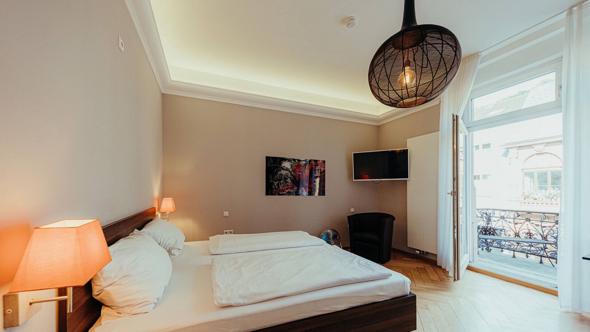 Weststadt House | Studio mit Balkon und Eigener Voll Ausgestatteter Kochnische