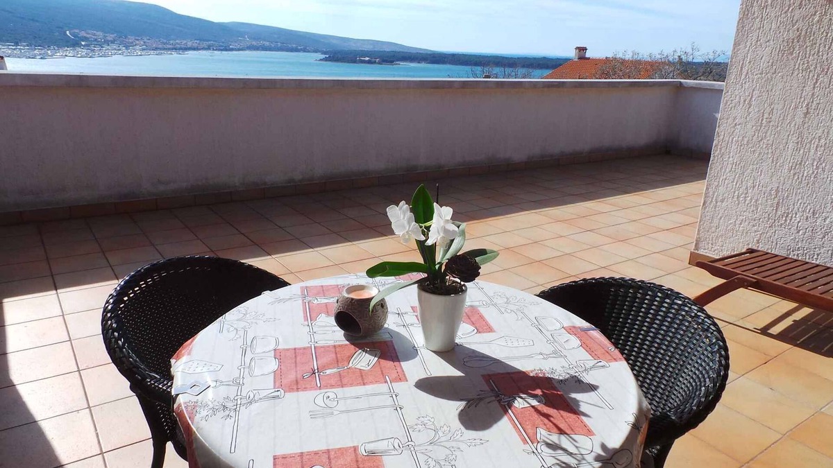 Kornic Apartment | Studio mit Terrasse und Klimaanlage