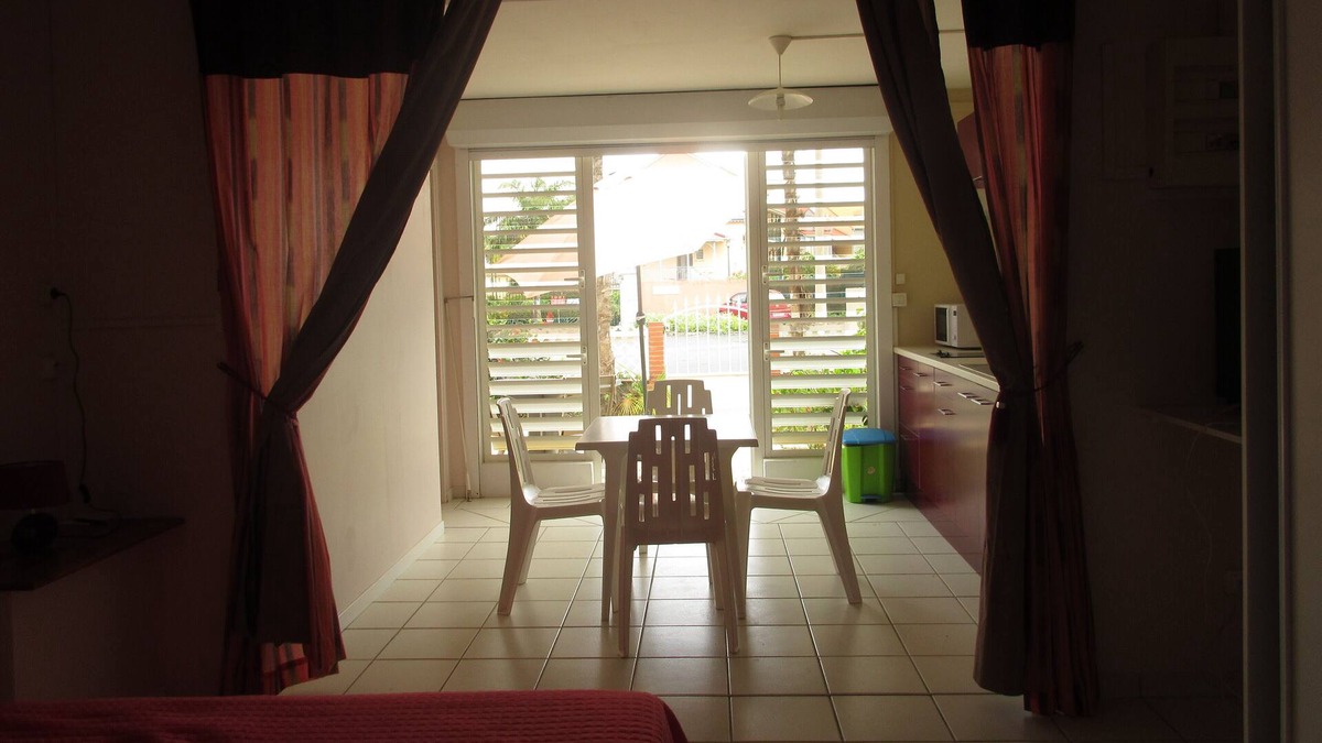 Bas du Fort Apartment | Studio near a small quiet beach