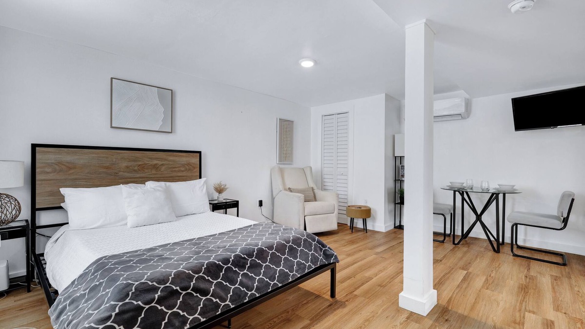 Tobin Hill Apartment | Studio Nr DT River Walk + Alamo | Games BBQ Yard