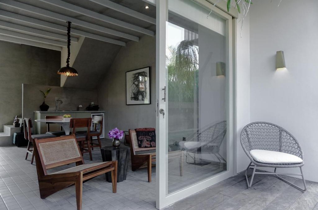Laksmana Hotel | Studio O - 2 Floor Studio, Central Seminyak Walk to Beach