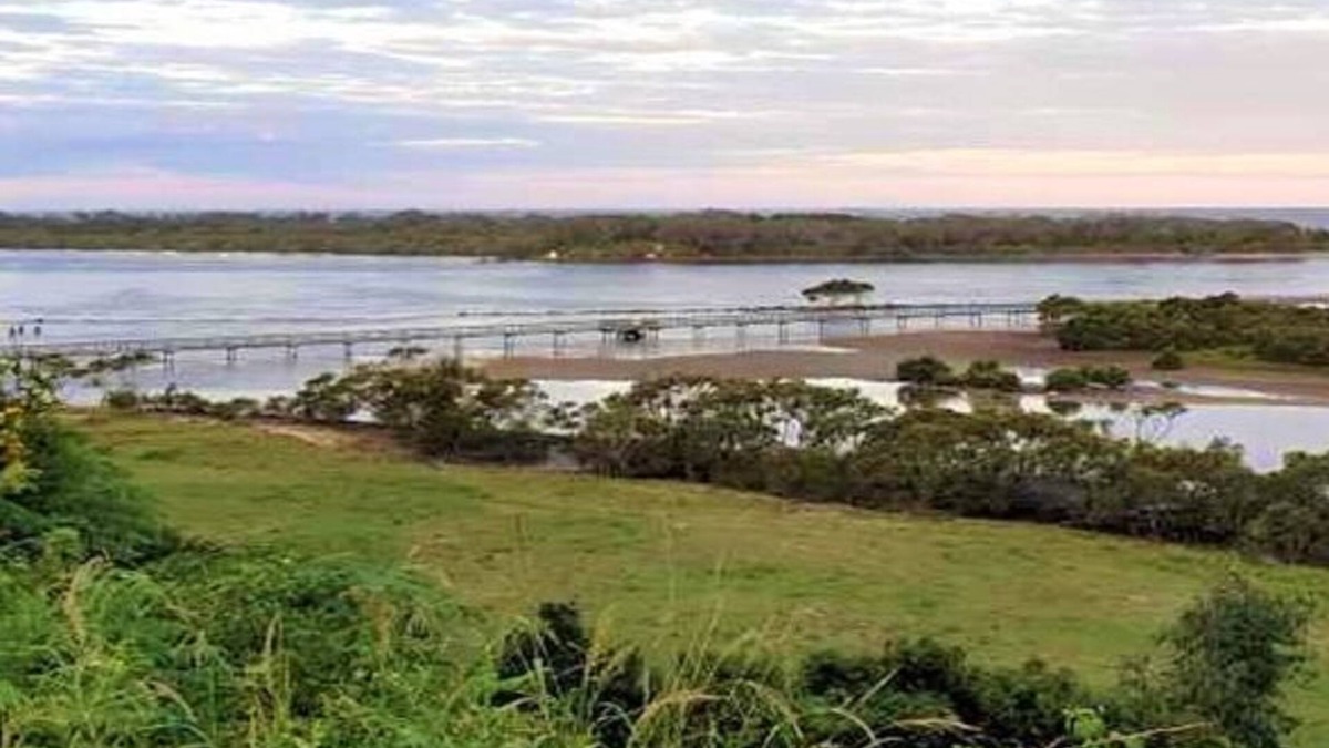 Urunga Apartment | Studio on Morgo overlooks the ocean and estuary within 2 minutes walk town Lido