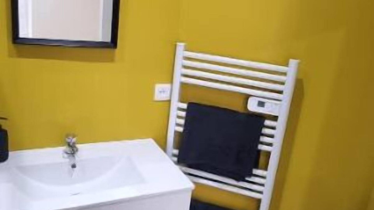 Saint-Quentin Apartment | Studio Orchidée, Tout Confort, Rénové