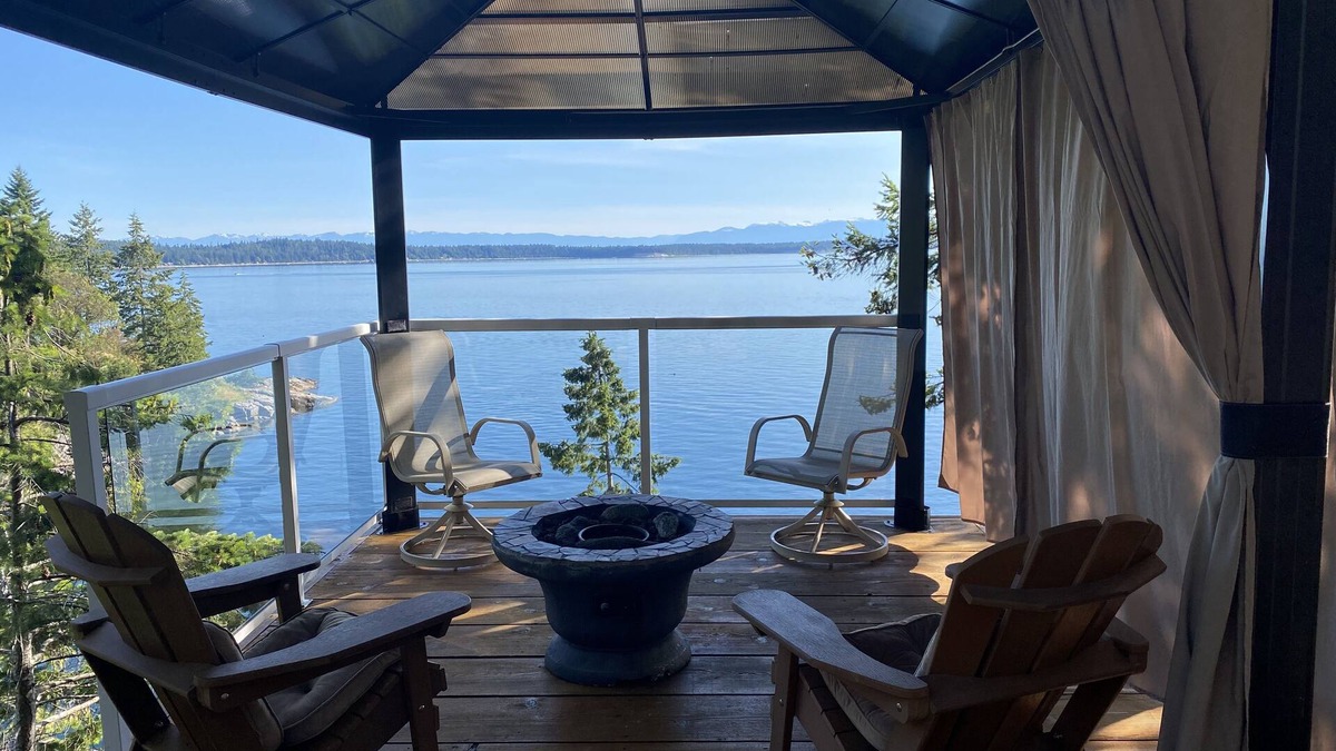 Lund Apartment | Studio overlooking ocean with hot tub and beach access!