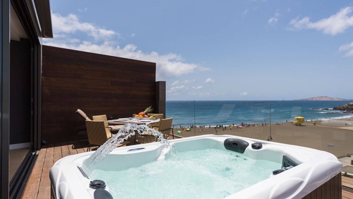 Melenara Apartment | Studio Penthouse with Private Jacuzzi