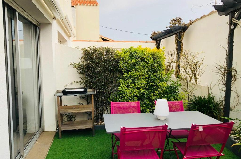 Noirmoutier-en-l'Ile Apartment | Studio rénové à deux pas de la plage des Lutins - Terrasse privée, parking et animaux acceptés - FR-1-426-515