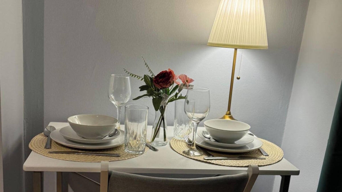 Queen's Park Apartment | Studio - Sleeps 2 - Parking - Close to Paddington
