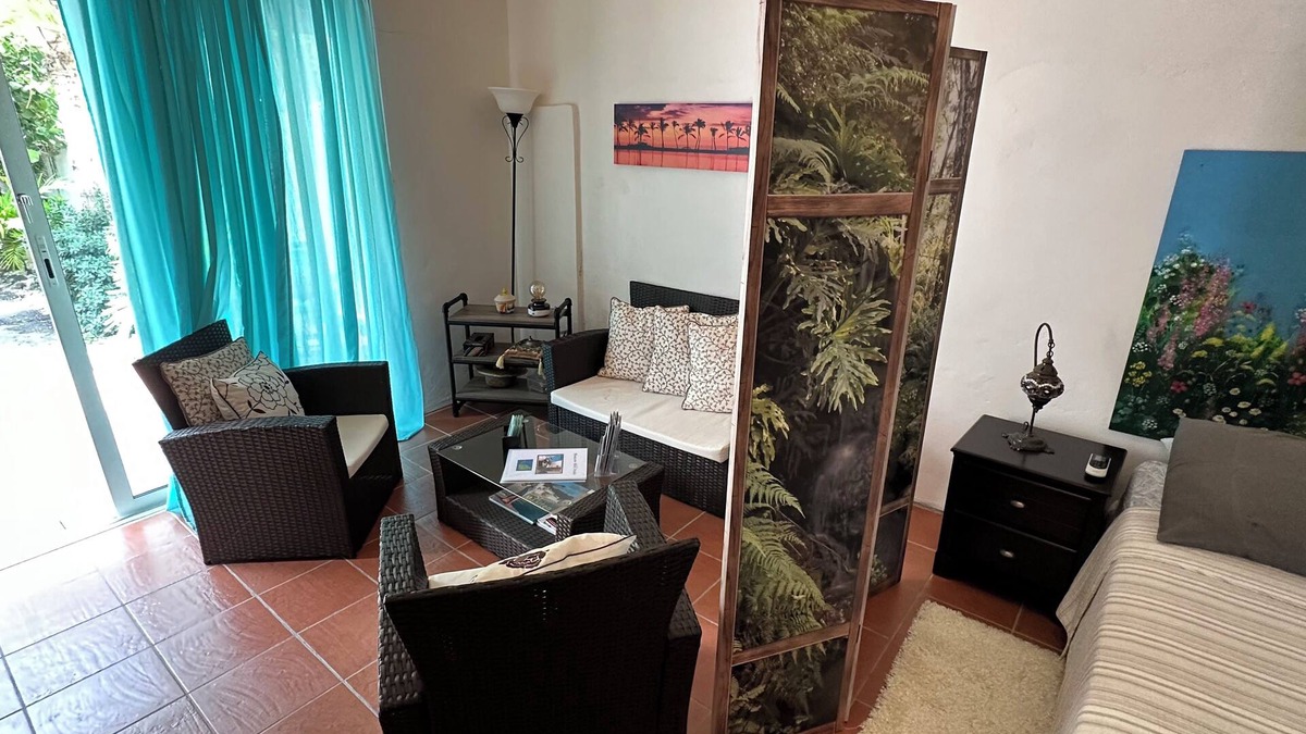 Beacon Hill Apartment | Studio Sleeps 2 with Free Parking