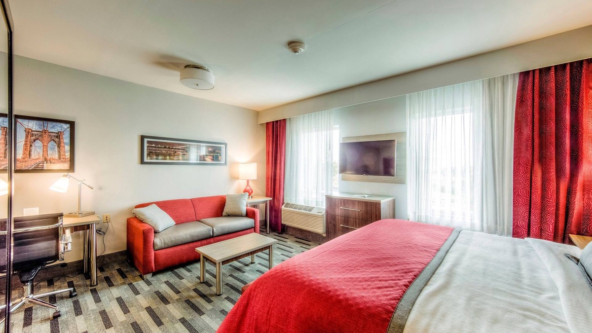 Columbus Apartment | Studio Suite Only 1 Mile from OSU! | Indoor Pool + 24-Hour Business Center