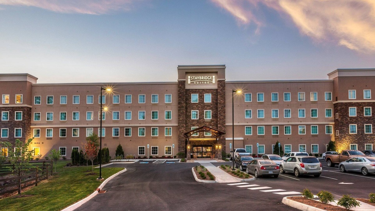 Farragut Apartment | Studio Suite | Shared Outdoor Pool + BBQ Area
