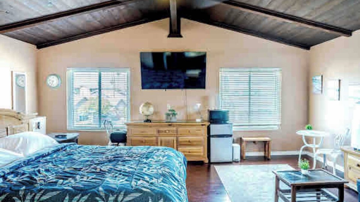 La Presa Apartment | Studio Suite with Private, Secured Entrance, No Shared Spaces, Driveway Parking