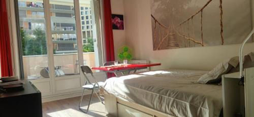 Porte de la Chapelle Apartment | Studio sur le métro 12 pour Montmartre