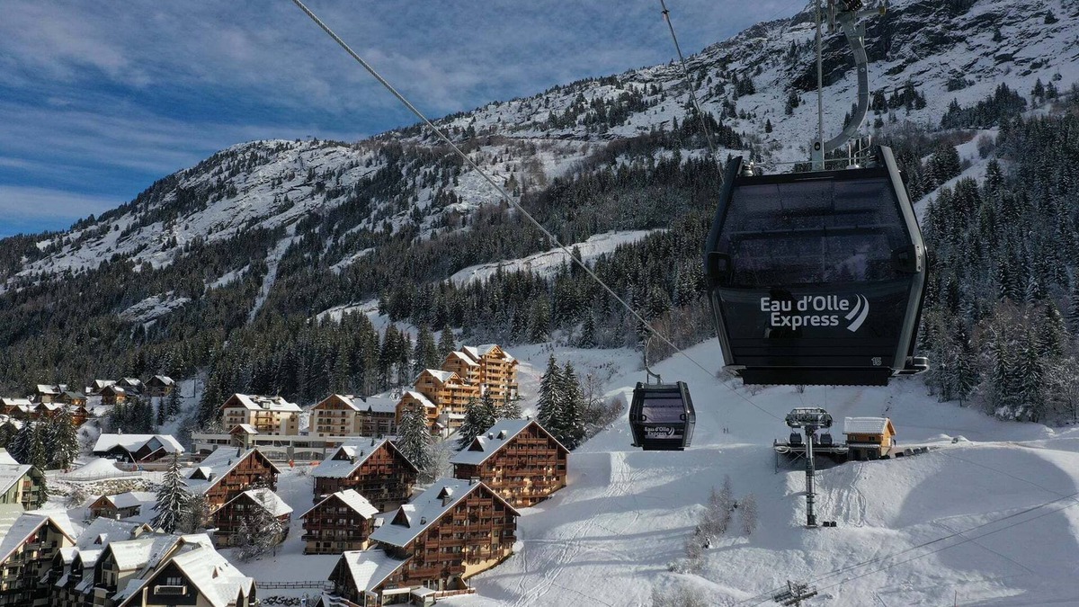 Allemond Apartment | Studio ThiCha Summer and Winter offers access to the Oisans resort and Alpe d'Huez.