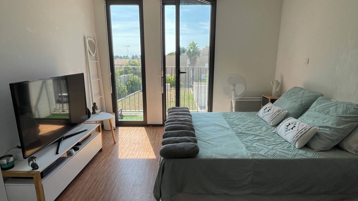 Aiguerelles Apartment | Studio Tout Confort, Accès aux Plages en 15 Minutes par Bus/tram Juste en Bas!