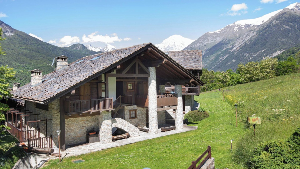 La Salle Apartment | Studio 'Vacanze A La Salle' with Shared Garden and Wi-Fi