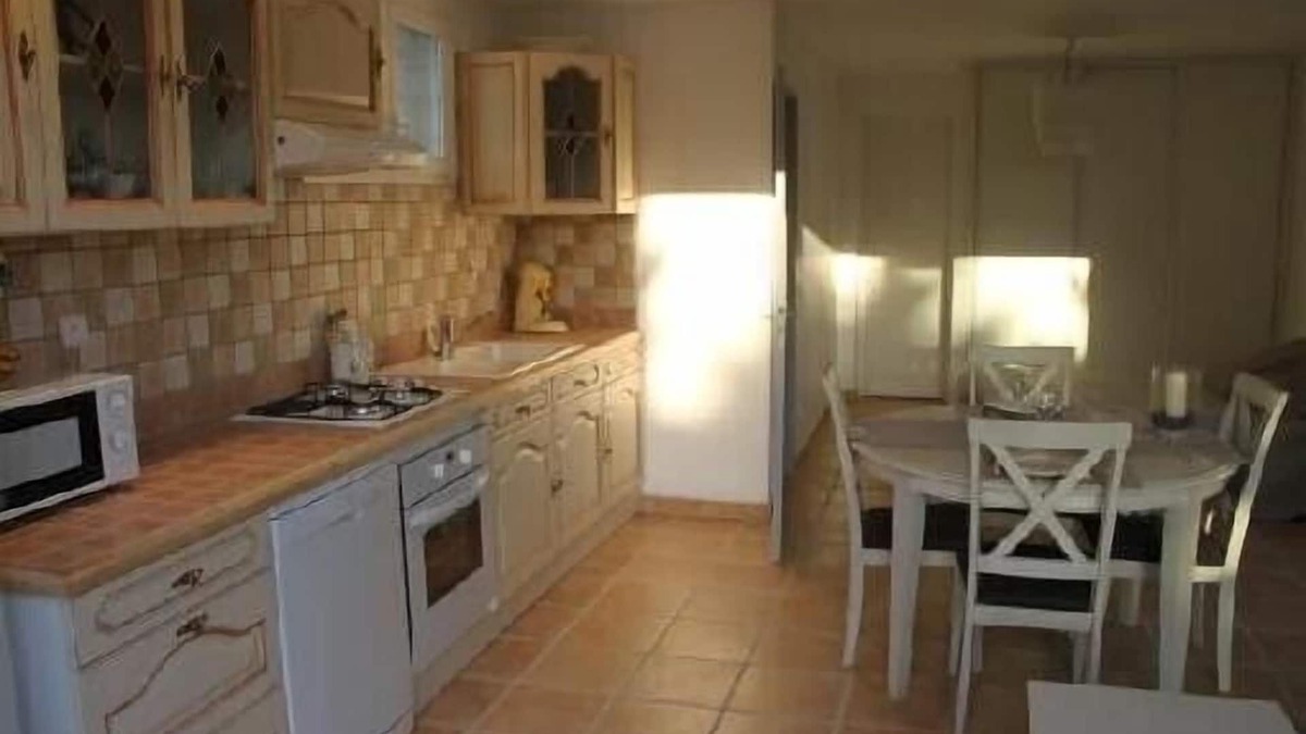 Beaucaire Apartment | Studio Vacation nine, any comfort, in the countryside - the gateway to the Camargue