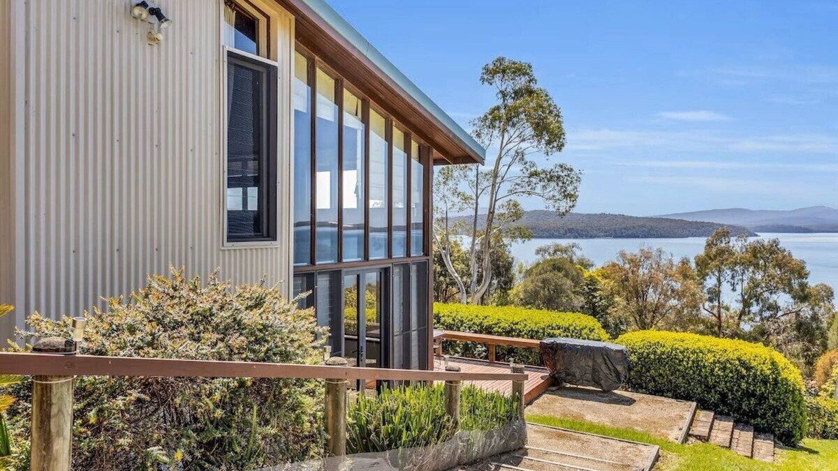 Mallacoota Apartment | Studio Views for Two People