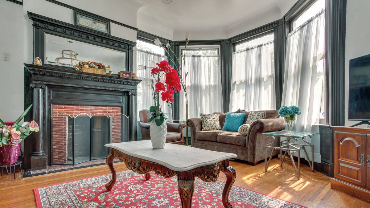 East Orange Apartment | Studio w/ Deck Access: Near New York City!
