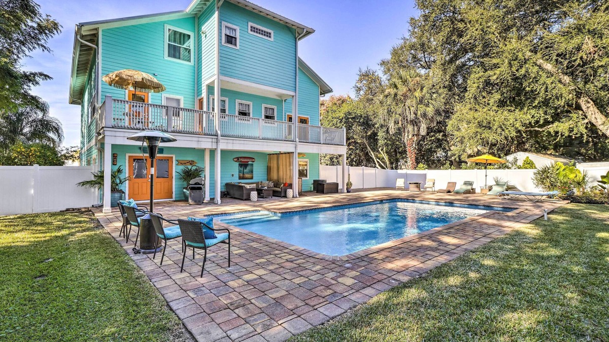 Northside Apartment | Studio w/Pool & Gas Grill < 1 Mi to River
