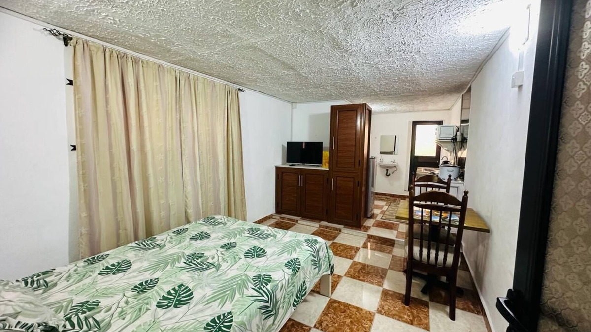 Candos Apartment | studio with 1 double bed, private bathroom with warm shower,free parking & wifi.