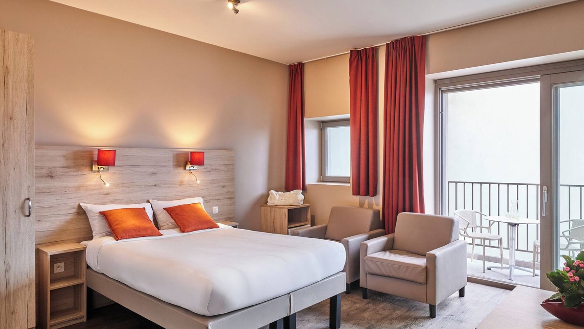 Westende Apartment | Studio with a double bed in Westende.