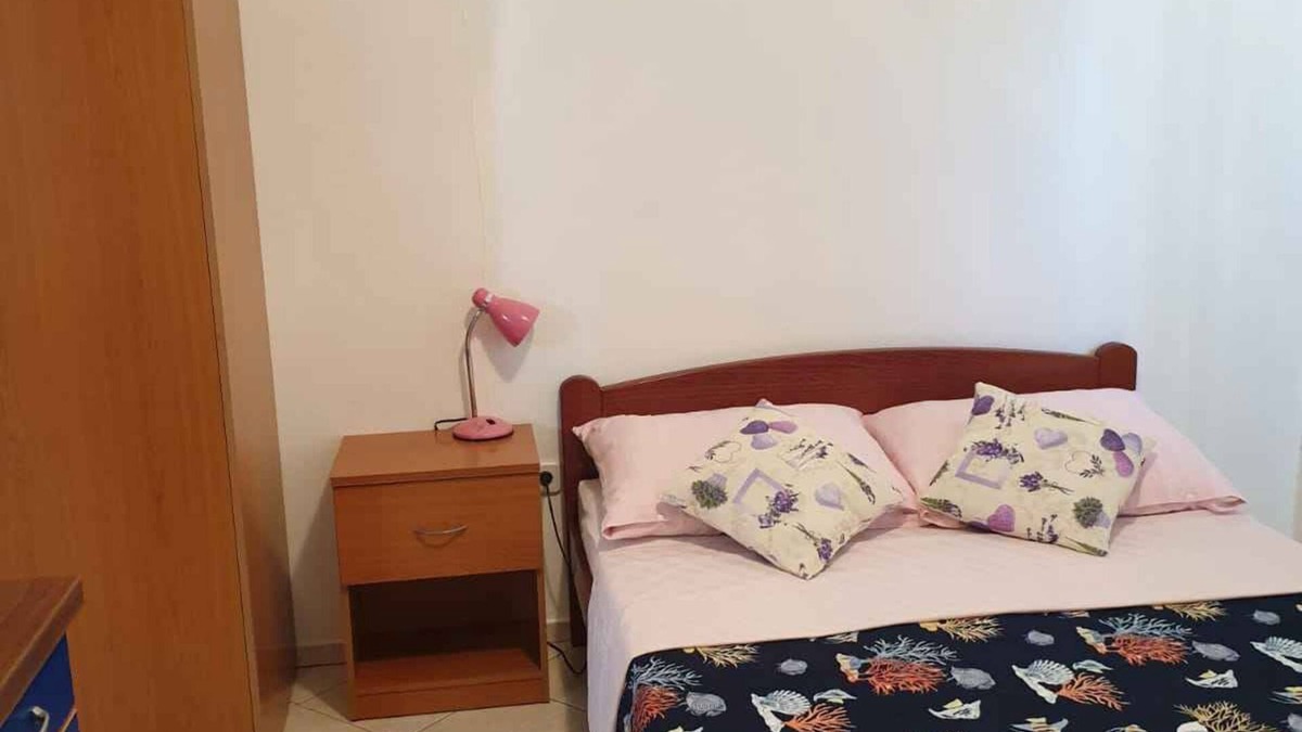 Pirovac Apartment | Studio with air conditioning