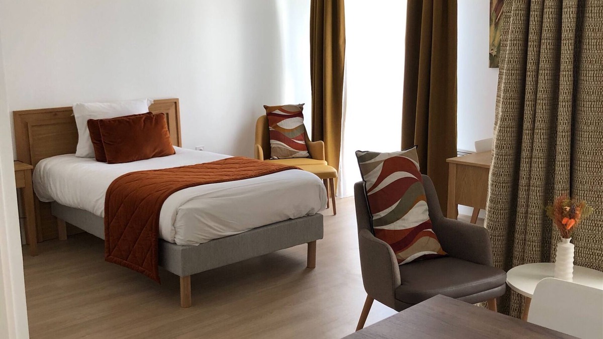 Gleize Apartment | Studio with bathroom and terrace