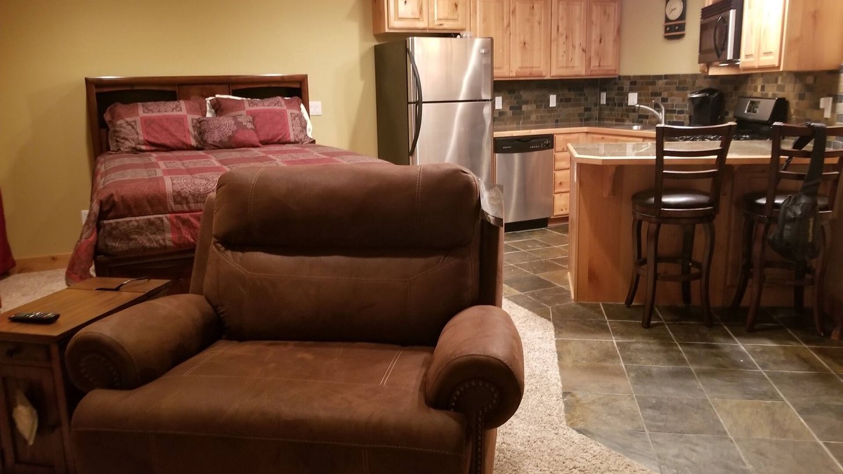 Kellogg Apartment | Studio, with jetted tub and walking distance to ski resort!