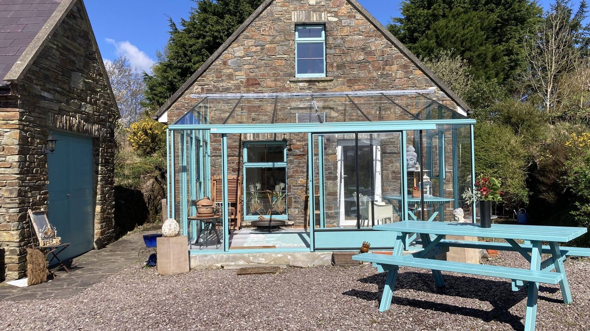 Durrus West Apartment | Studio with large conservatory