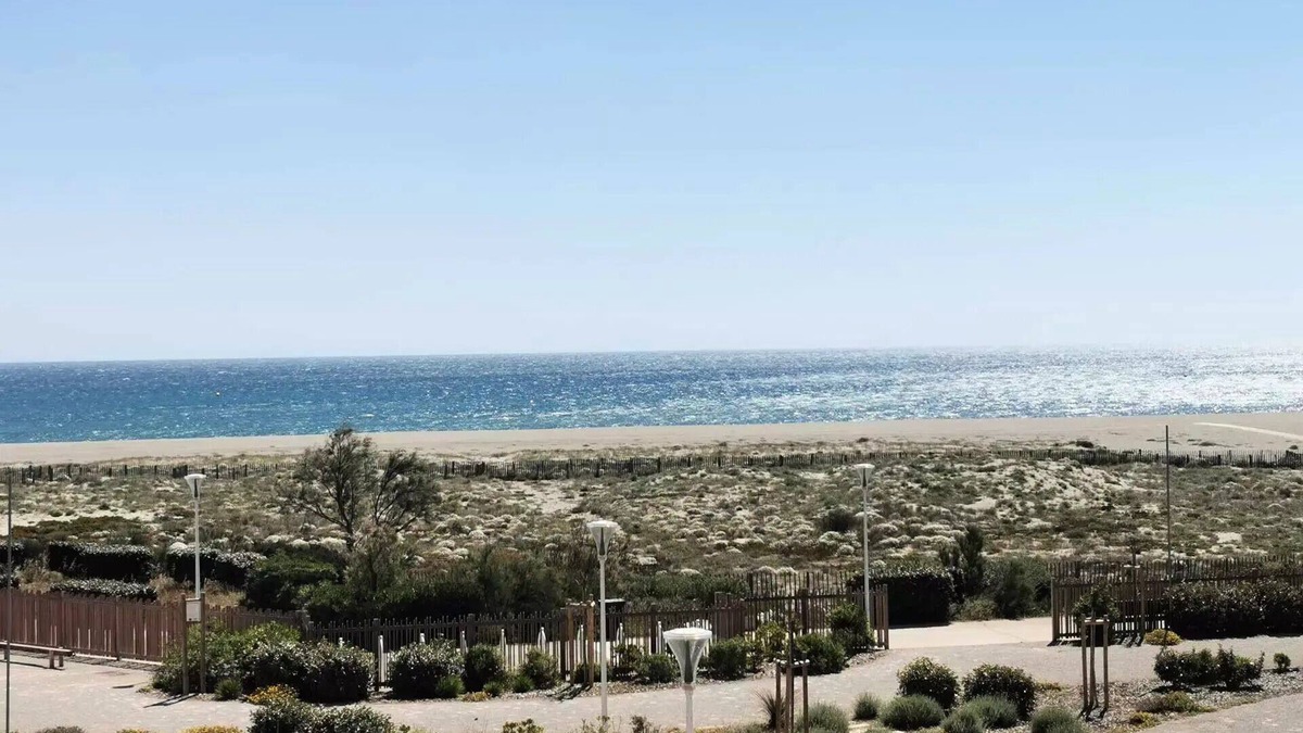 Port Leucate Apartment | STUDIO WITH LOGGIA sleeps 5 PORT LEUCATE. Ref: 2NEF 21K3
