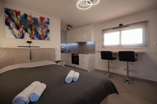 Ampelokipoi Apartment | Studio with panoramic Athens view