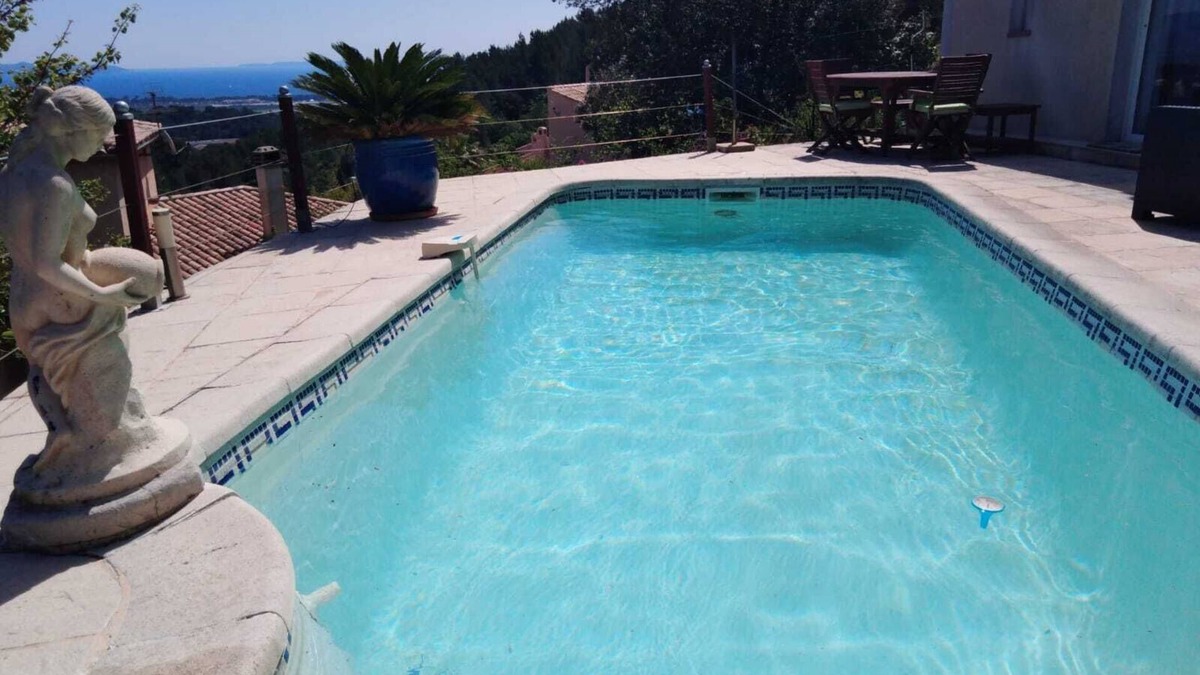 Hyeres Apartment | Studio with pool 5 minutes from Hyères beaches. Extraordinary view!