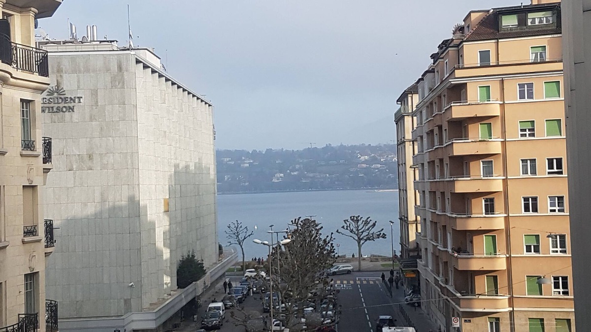 Downtown Geneva Apartment | STUDIO WITH VIEW OF LAKE GENEVA