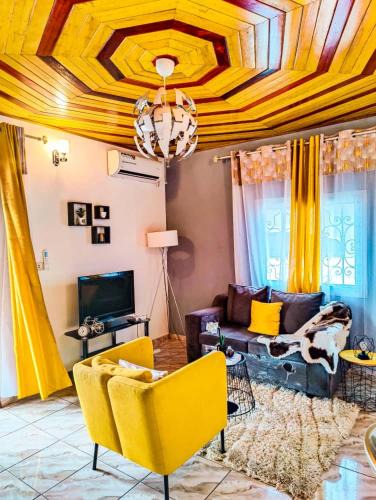 Douala Apartment | Studio Yellow yassa Ari Dom City