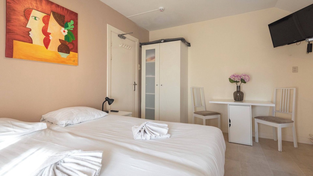 Zandvoort House | Studio Zandvoort 2 with balcony and shared bathroom