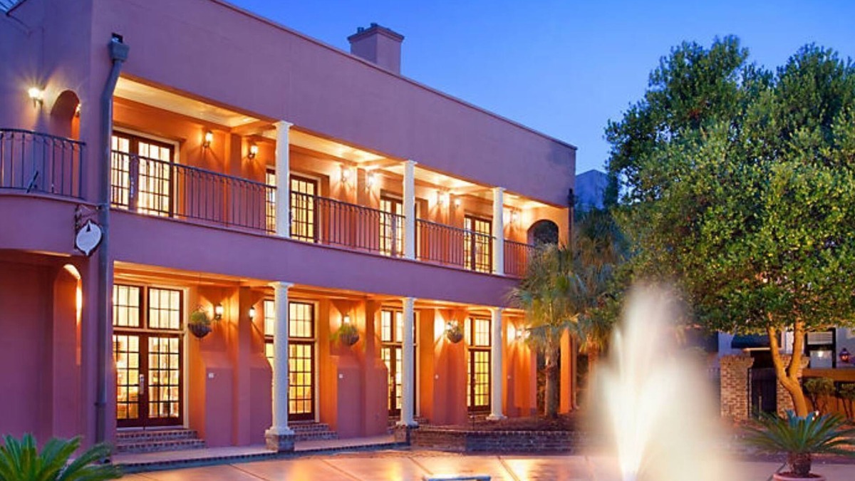 French Quarter Resort | Study at The Lodge Alley Inn