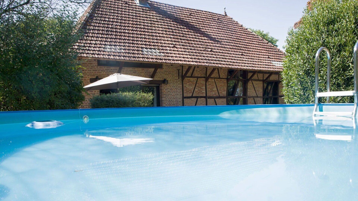 La Chapelle-Saint-Sauveur Villa | Stunning private villa for 8 guests with private pool, WIFI, TV, terrace, pets allowed and parking