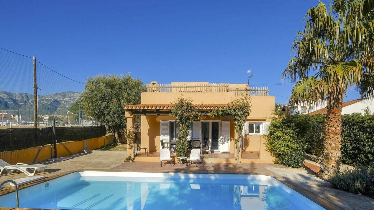 Alcanar Villa | Stunning private villa for 8 guests with private pool, WIFI and TV