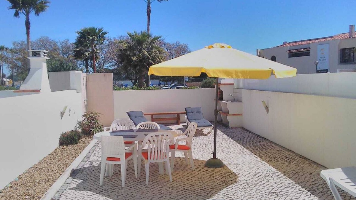 Manta Rota House | Stunning 3 Bed Townhouse, 5min walk from the beach.