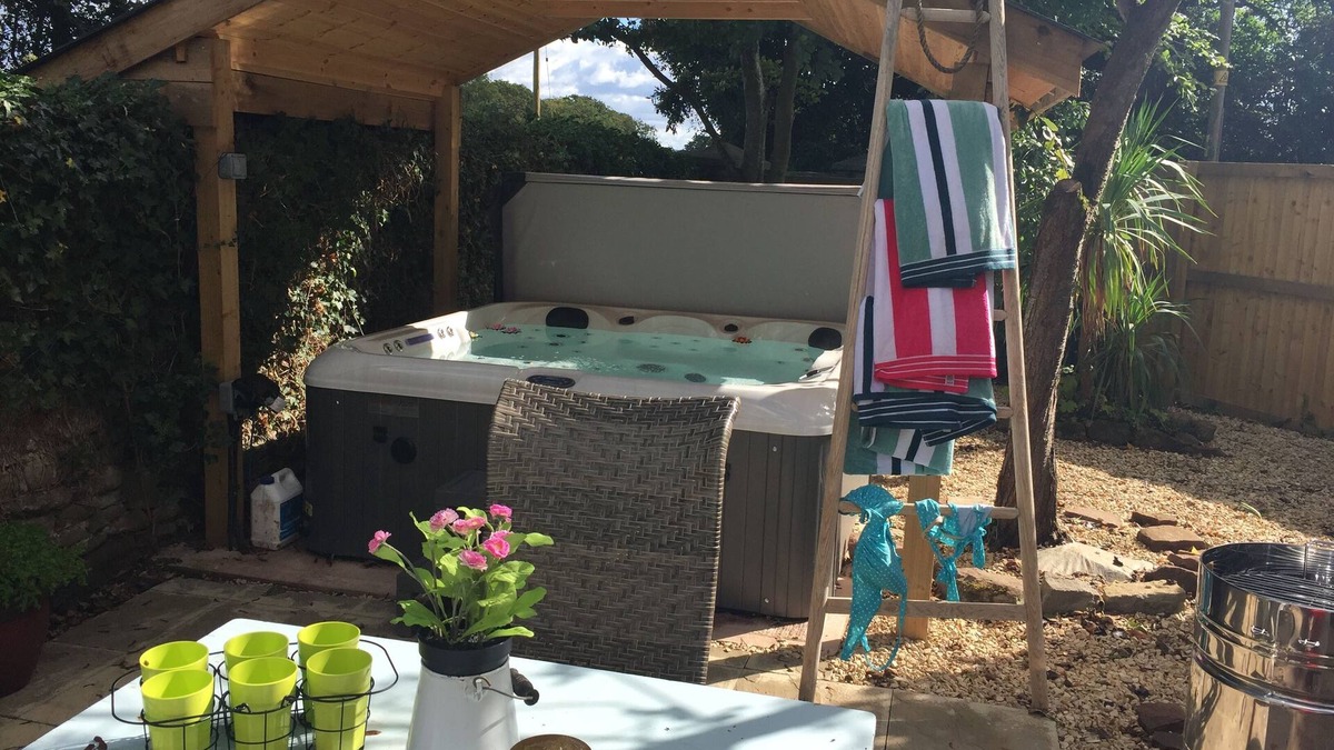 Bromsash Cottage | Stunning 1-Bed Cottage with Hot Tub in Ross-on-wye