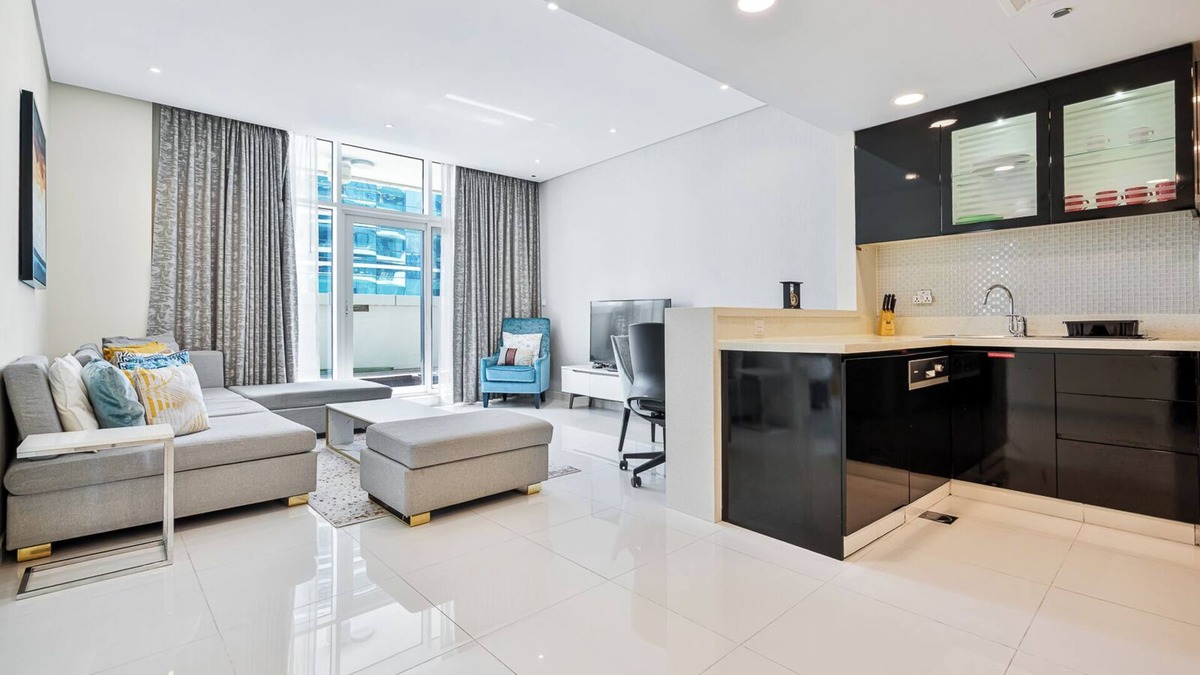 Downtown Dubai Apartment | Stunning 1BR Apartment w/Pool & Gym