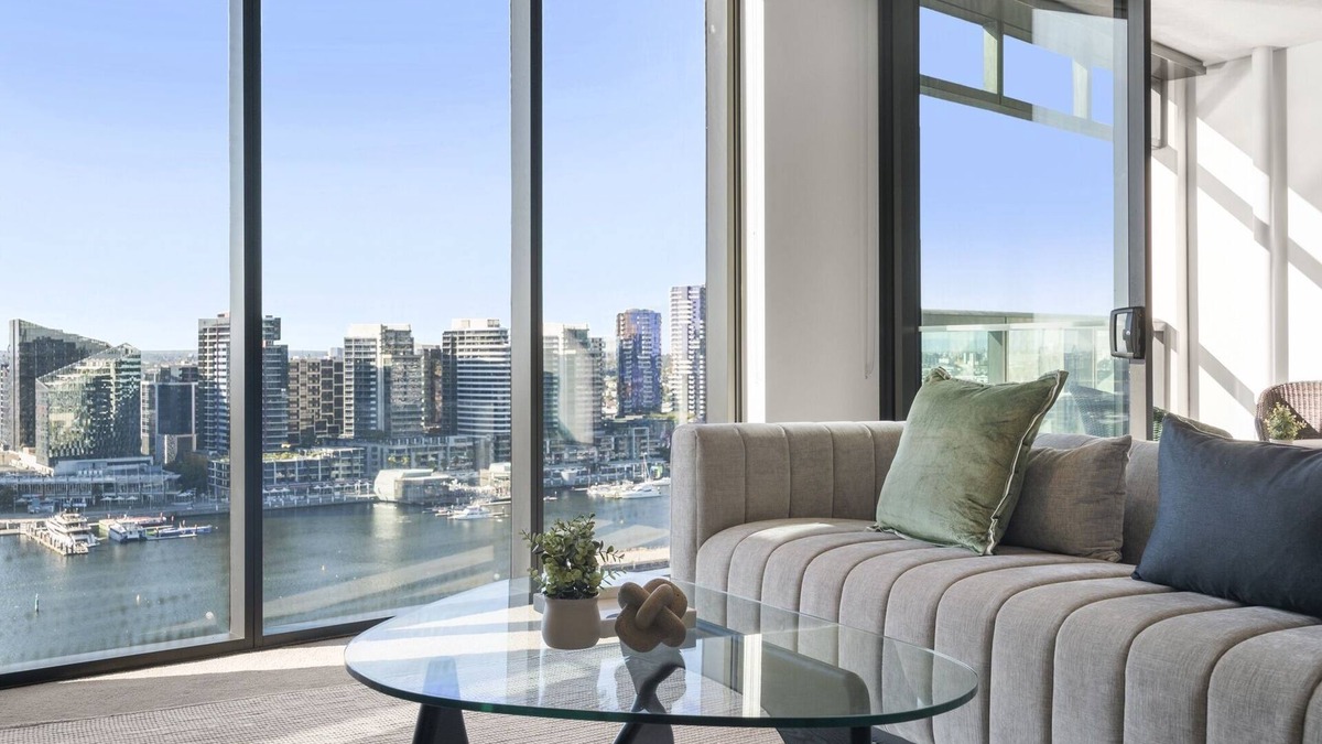 Docklands Apartment | Stunning 2-Bed Apartment with Water Views